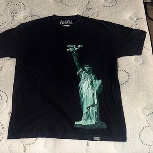 Street dreams size large black t shirt Statue of Liberty